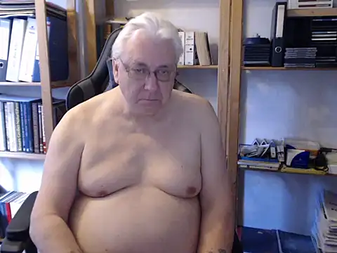 Snapshot of SchwanzhureXXL chatting on 03-29-26, 09:09 SchwanzhureXXL online show from 03-29-26, 09:09