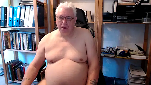 Snapshot of SchwanzhureXXL chatting on 05-02-26, 06:07 SchwanzhureXXL online show from 05-02-26, 06:07