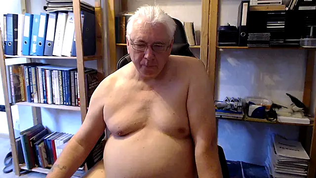 Snapshot of SchwanzhureXXL chatting on 05-30-26, 05:37 SchwanzhureXXL online show from 05-30-26, 05:37