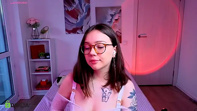 MilenaSaint online show from 09-28-25, 04:18