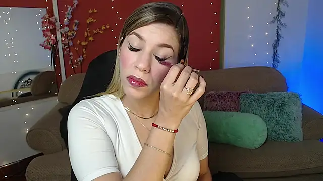 Snapshot of ms_sofia_x chatting on 12-05-24, 02:44 ms sofia x online show from 12-05-24, 02:44
