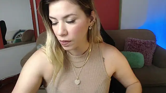 Snapshot of ms_sofia_x chatting on 01-12-25, 04:18 ms sofia x online show from 01-12-25, 04:18