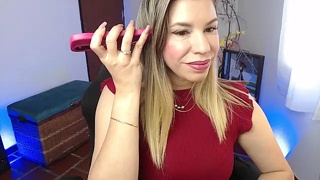 Snapshot of ms_sofia_x chatting on 03-05-25, 03:07 ms sofia x online show from 03-05-25, 03:07