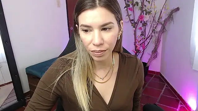 Snapshot of ms_sofia_x chatting on 09-25-25, 03:38 ms sofia x online show from 09-25-25, 03:38