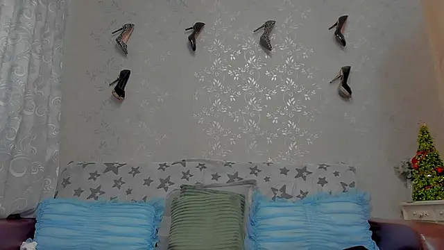 Snapshot of emilianna666 chatting on 12-21-24, 11:55 emilianna666 online show from 12-21-24, 11:55