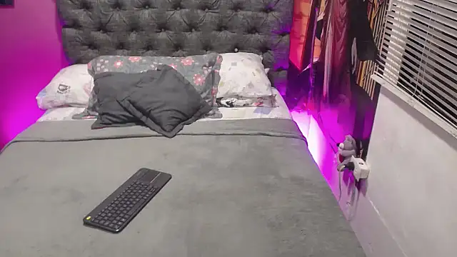 JEENEVIEVE online show from 11-11-25, 06:30