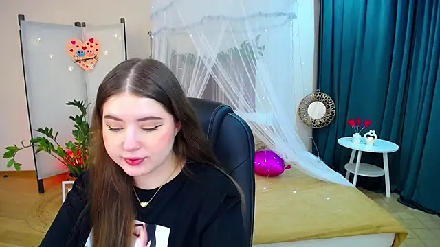 NicoleFoxery online show from 02-17-25, 06:26