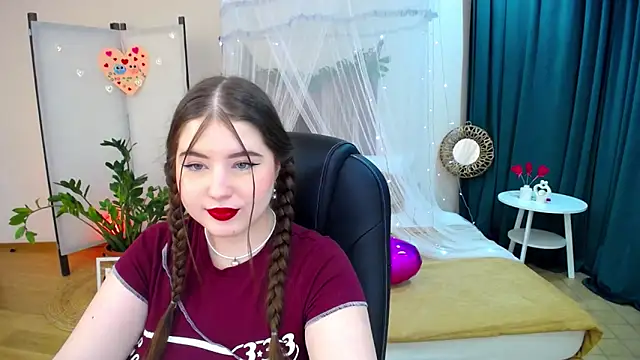 NicoleFoxery online show from 02-19-25, 06:32