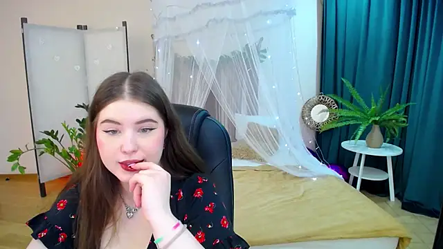 NicoleFoxery online show from 03-08-25, 09:29