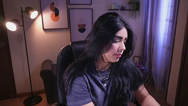 Isabella dior online show from 11-29-25, 03:48