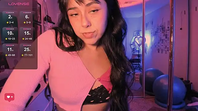 Evie-Luna online show from 10-16-25, 01:28