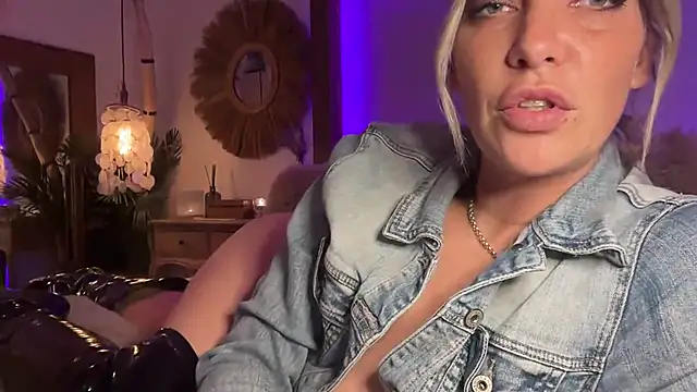 cyberchickie maria online show from 02-23-25, 08:55