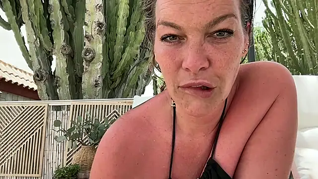 Snapshot of cyberchickie_maria chatting on 06-28-26, 12:00 cyberchickie maria online show from 06-28-26, 12:00