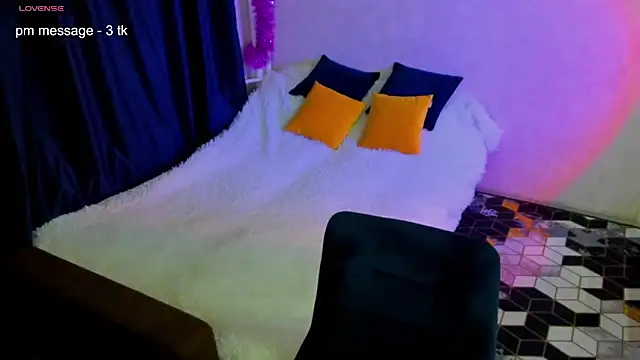 Snapshot of CurlySteph chatting on 02-14-25, 11:09 CurlySteph online show from 02-14-25, 11:09