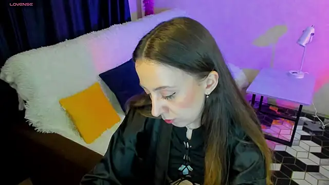 Snapshot of CurlySteph chatting on 03-18-25, 07:10 CurlySteph online show from 03-18-25, 07:10