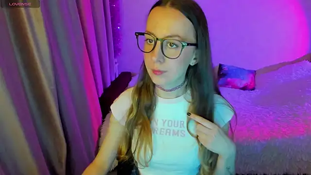 Snapshot of CurlySteph chatting on 09-18-25, 06:43 CurlySteph online show from 09-18-25, 06:43