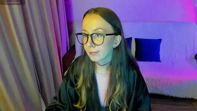 Snapshot of CurlySteph chatting on 09-21-25, 03:24 CurlySteph online show from 09-21-25, 03:24