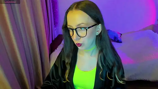 Snapshot of CurlySteph chatting on 09-22-25, 02:52 CurlySteph online show from 09-22-25, 02:52