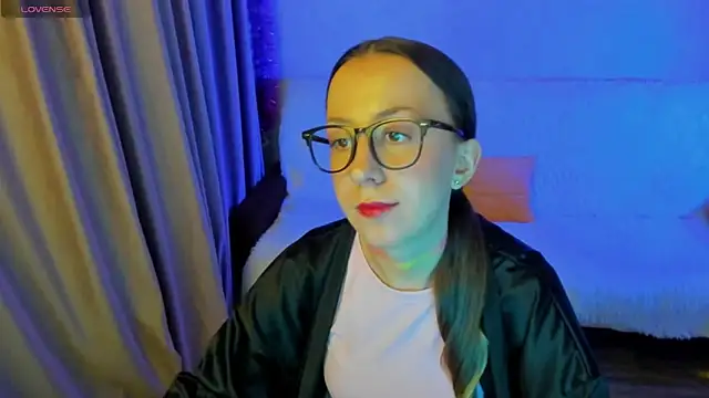 Snapshot of CurlySteph chatting on 10-11-25, 04:49 CurlySteph online show from 10-11-25, 04:49