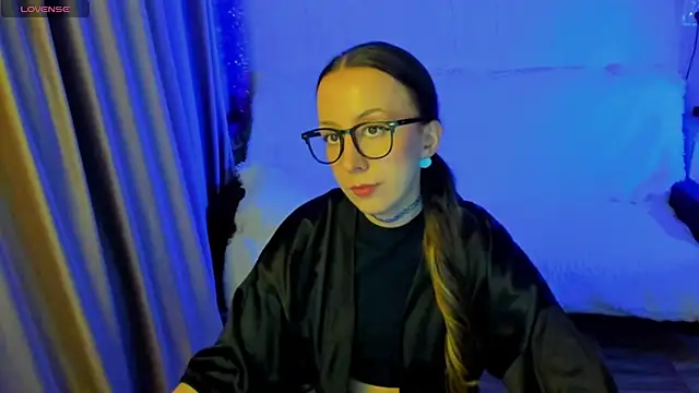 Snapshot of CurlySteph chatting on 11-28-25, 05:26 CurlySteph online show from 11-28-25, 05:26