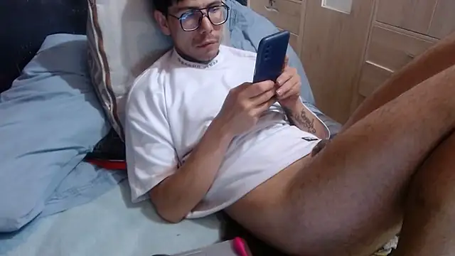 Snapshot of dannnyhot24 chatting on 01-05-25, 08:11 dannnyhot24 online show from 01-05-25, 08:11