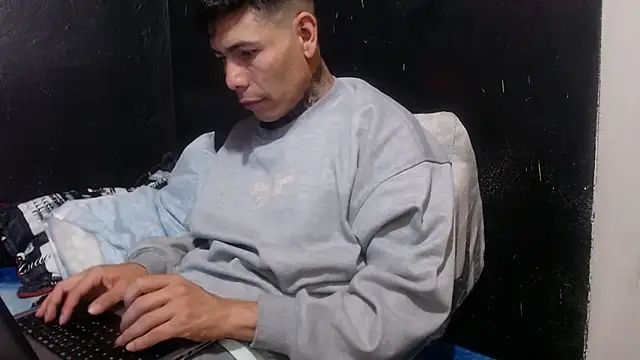 Snapshot of dannnyhot24 chatting on 01-11-25, 08:32 dannnyhot24 online show from 01-11-25, 08:32