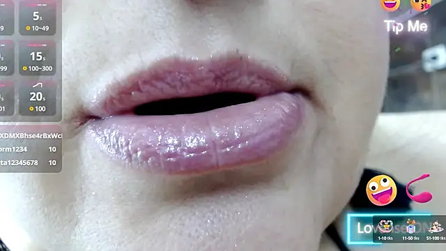 Snapshot of Kerly_Doll chatting on 01-21-25, 10:08 Kerly Doll online show from 01-21-25, 10:08