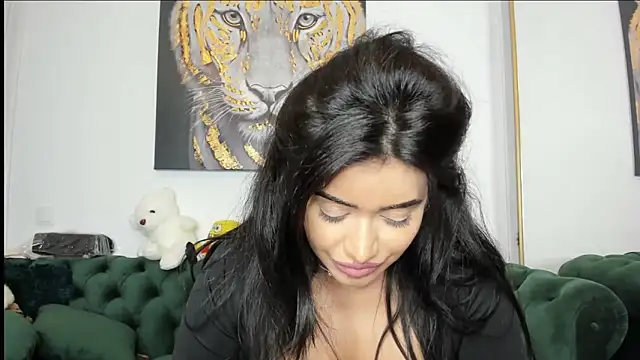 AnnaKarin online show from 02-25-25, 11:00