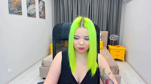 Snapshot of EnergyBunny_1 chatting on 02-15-25, 05:39 EnergyBunny 1 online show from 02-15-25, 05:39