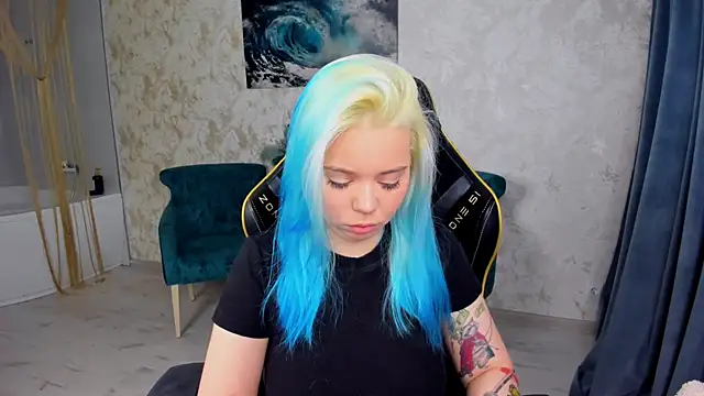 Snapshot of EnergyBunny_1 chatting on 12-03-25, 07:23 EnergyBunny 1 online show from 12-03-25, 07:23