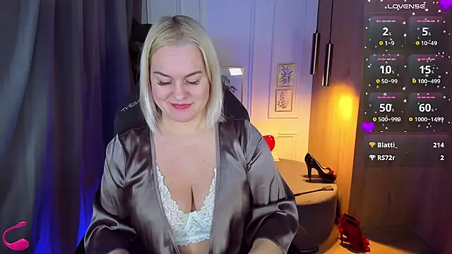 Snapshot of YolandaKiss chatting on 02-19-25, 11:14 YolandaKiss online show from 02-19-25, 11:14