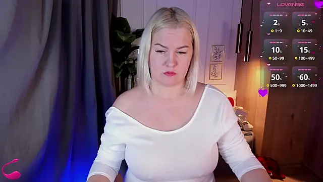 Snapshot of YolandaKiss chatting on 02-22-25, 08:31 YolandaKiss online show from 02-22-25, 08:31