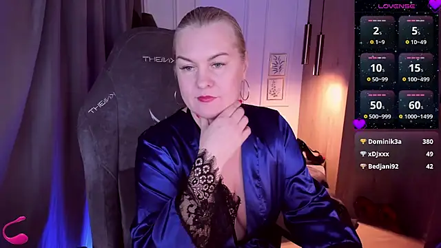 Snapshot of YolandaKiss chatting on 02-26-25, 10:58 YolandaKiss online show from 02-26-25, 10:58