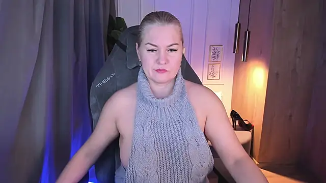 Snapshot of YolandaKiss chatting on 02-27-25, 07:47 YolandaKiss online show from 02-27-25, 07:47