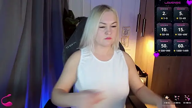 Snapshot of YolandaKiss chatting on 03-01-25, 04:58 YolandaKiss online show from 03-01-25, 04:58