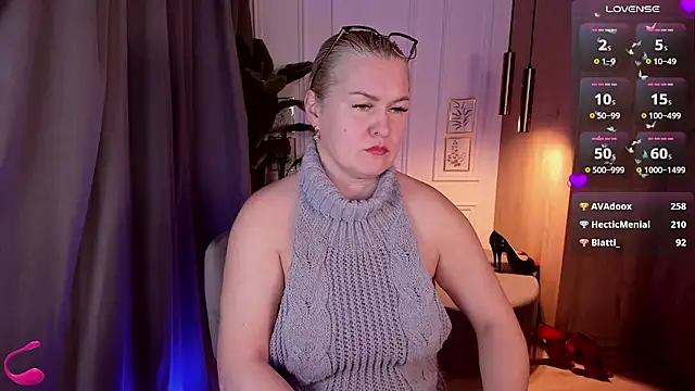 Snapshot of YolandaKiss chatting on 03-18-25, 02:36 YolandaKiss online show from 03-18-25, 02:36