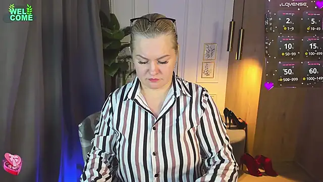 Snapshot of YolandaKiss chatting on 03-20-25, 08:29 YolandaKiss online show from 03-20-25, 08:29