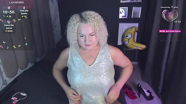 Snapshot of YolandaKiss chatting on 09-16-25, 05:08 YolandaKiss online show from 09-16-25, 05:08