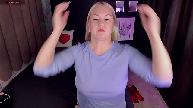 Snapshot of YolandaKiss chatting on 10-13-25, 08:20 YolandaKiss online show from 10-13-25, 08:20