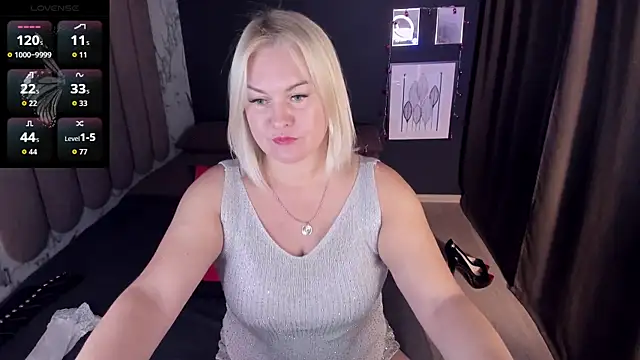 Snapshot of YolandaKiss chatting on 10-23-25, 04:45 YolandaKiss online show from 10-23-25, 04:45