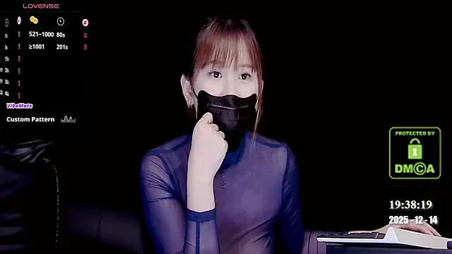 Snapshot of melia_Z chatting on 12-14-25, 11:37 melia Z online show from 12-14-25, 11:37