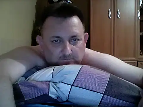 Snapshot of Novy73 chatting on 12-21-25, 10:50 Novy73 online show from 12-21-25, 10:50