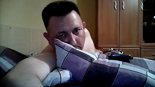 Snapshot of Novy73 chatting on 04-28-26, 08:47 Novy73 online show from 04-28-26, 08:47