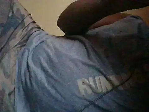 Snapshot of honeyswit chatting on 12-19-25, 12:23 honeyswit online show from 12-19-25, 12:23