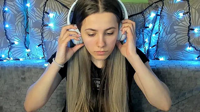 MaggieCake online show from 02-24-25, 08:27