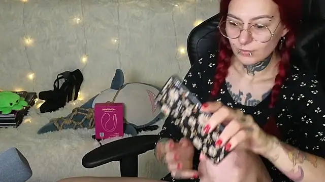 Ginger Stay online show from 10-29-25, 02:14