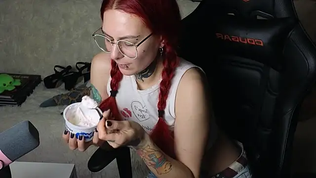 Ginger Stay online show from 11-27-25, 10:12