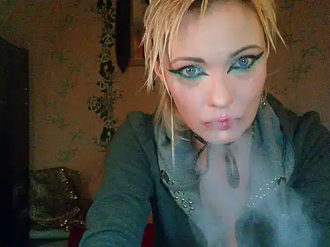 Snapshot of WildMissNiks chatting on 11-12-25, 08:15 WildMissNiks online show from 11-12-25, 08:15