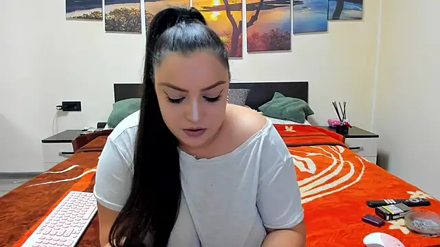 Snapshot of adelline chatting on 12-13-24, 10:13 adelline online show from 12-13-24, 10:13