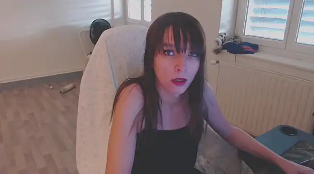 Snapshot of missthon0 chatting on 12-06-24, 11:33 missthon0 online show from 12-06-24, 11:33